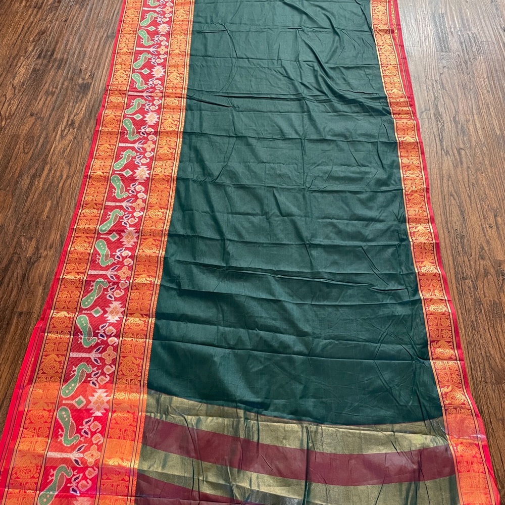 Women’s Dark Green Saree with Red & Gold Border - Picture 3 of 3